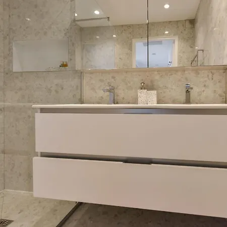 Apartment 3-br 3 Minutes To The Croisette Cannes